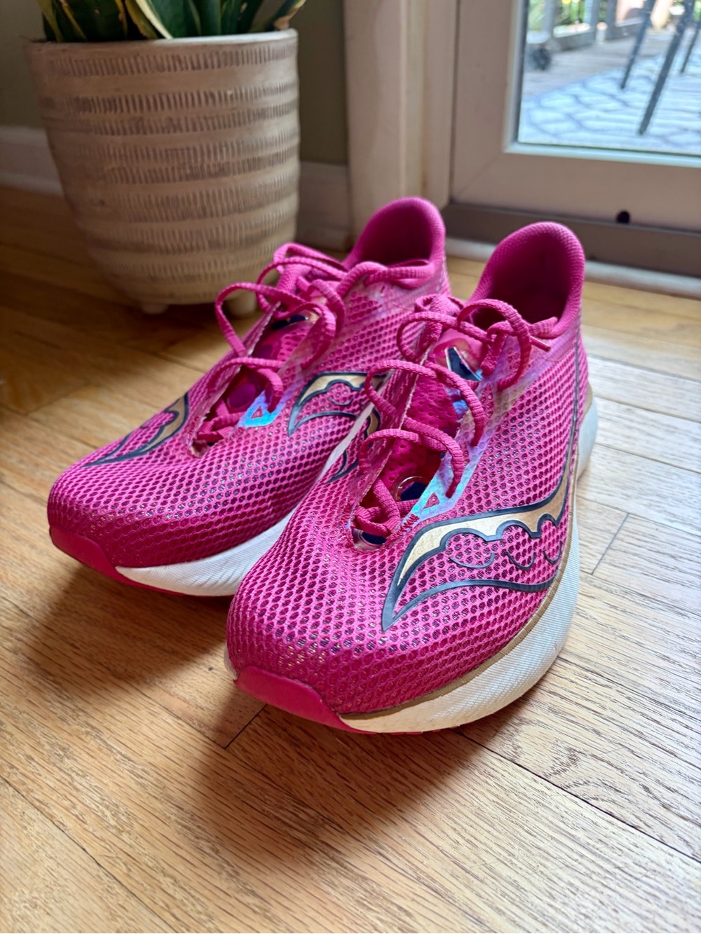 Saucony Men’s Endorphin Pro 3 Running Show— Hot Pink - Picture 4 of 9